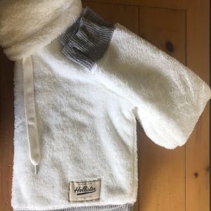 Hollister Faux Fur White Cowl Neck Sweashirt